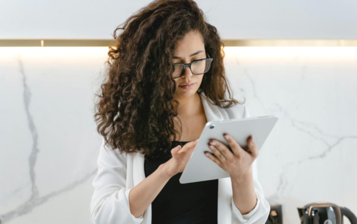 Sesión de formación sobre inteligencia artificial con análisis de datos y modelos